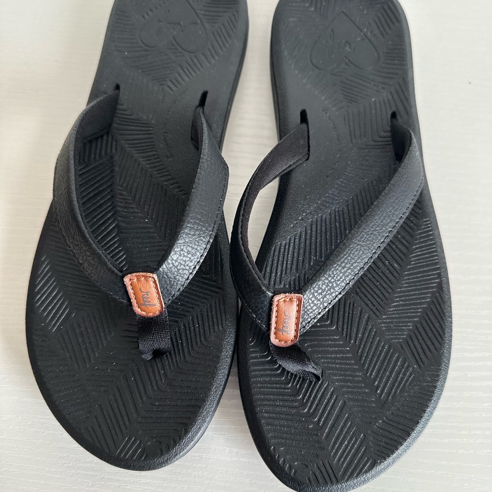Reef Women’s Cushion Black Flip Flops with Brown Accent Size 7